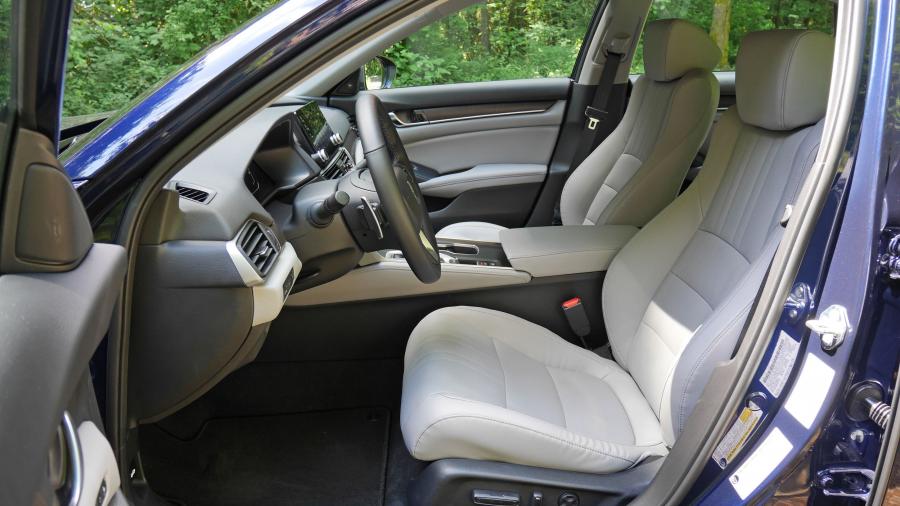 Интерьер Honda Accord Touring Hybrid 2017 года  (NA) (фото 38 из 170)